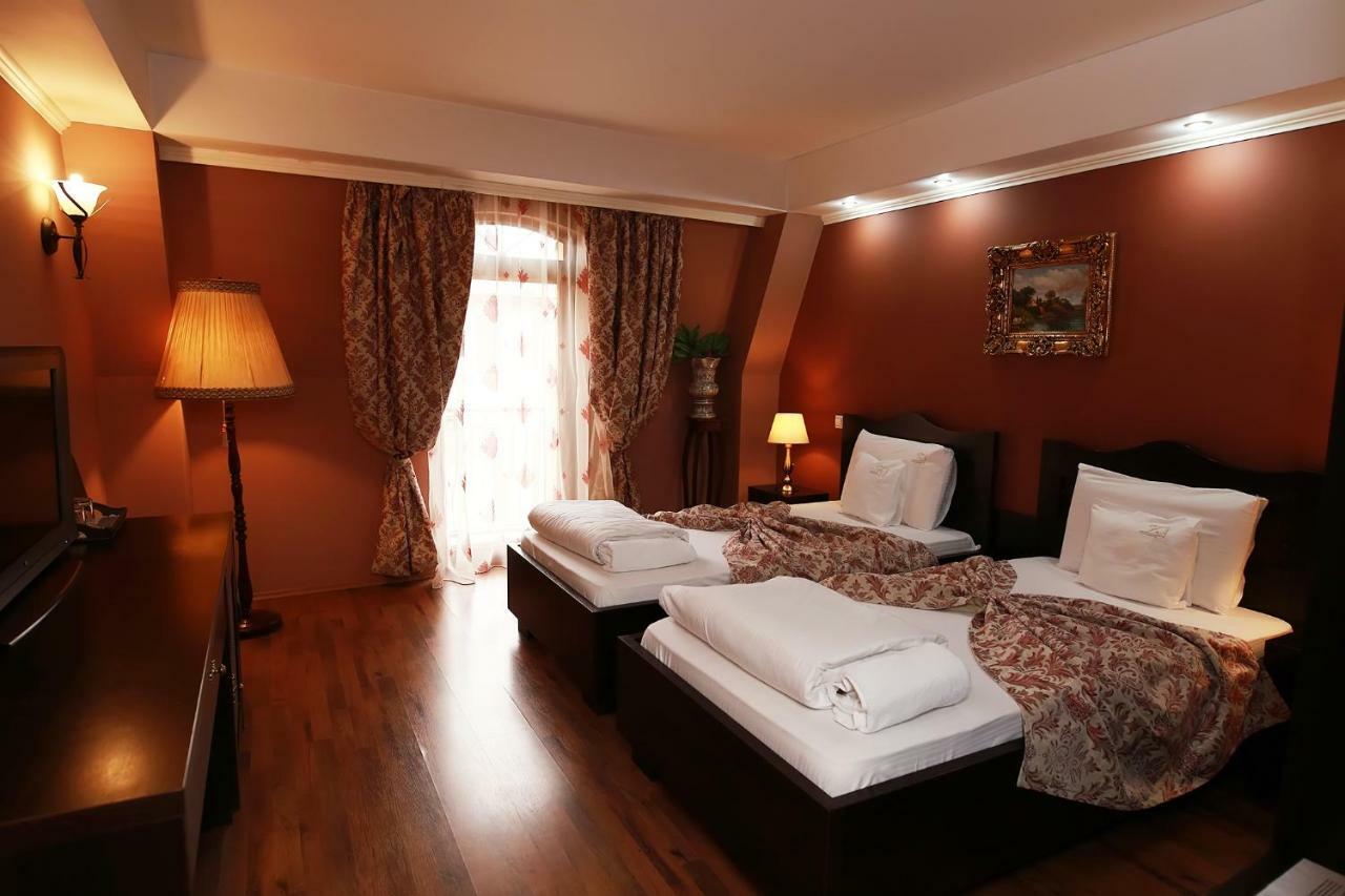 Hotel-Pensiunea Zefir 티미쇼아라 외부 사진