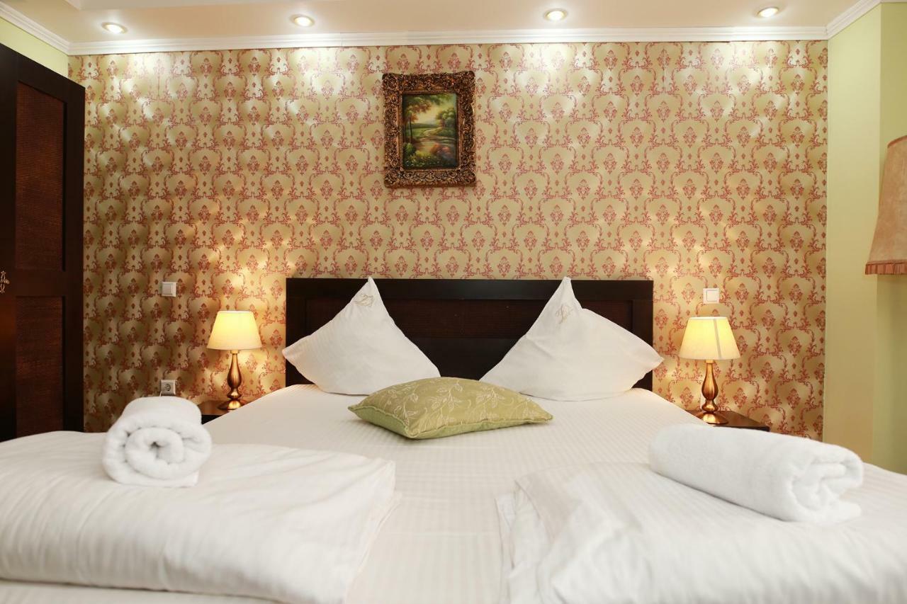 Hotel-Pensiunea Zefir 티미쇼아라 외부 사진