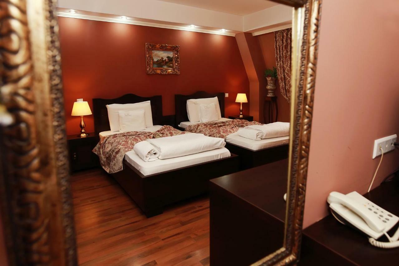 Hotel-Pensiunea Zefir 티미쇼아라 외부 사진